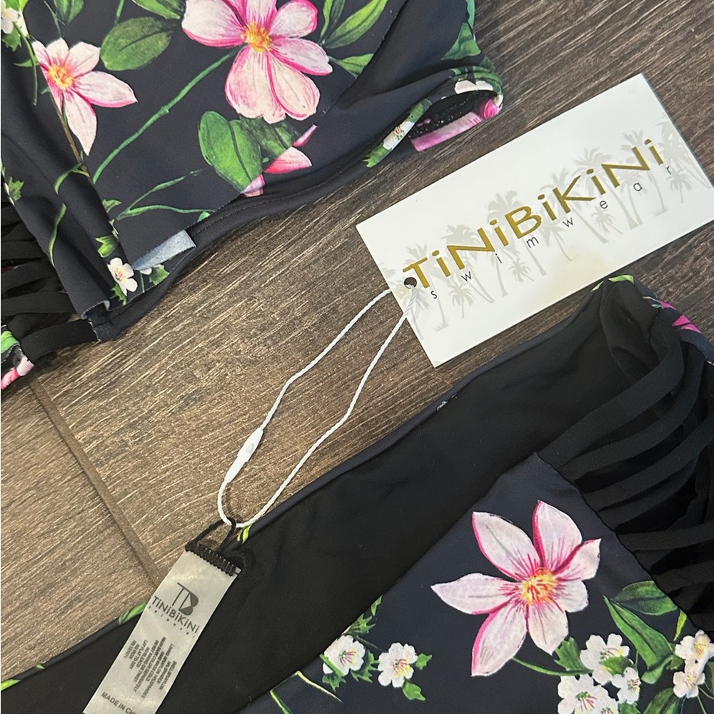 Womenâs Tinibikini Floral Ruffle Off-Shoulder Top Bikini Cutout Bottoms Sz L NWT - Picture 4 of 7